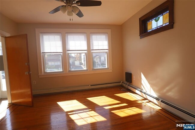 Building Photo - 549 2nd Unit 3