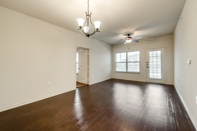 Photo - Majors Place Unit B1-990 Sq. Ft. 2x2