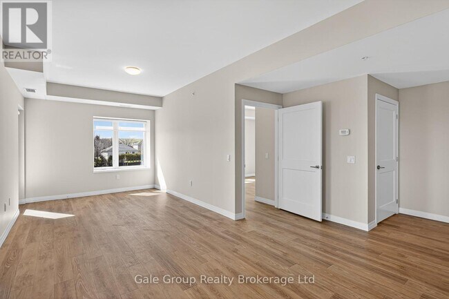 Photo - 785 Southwood Way