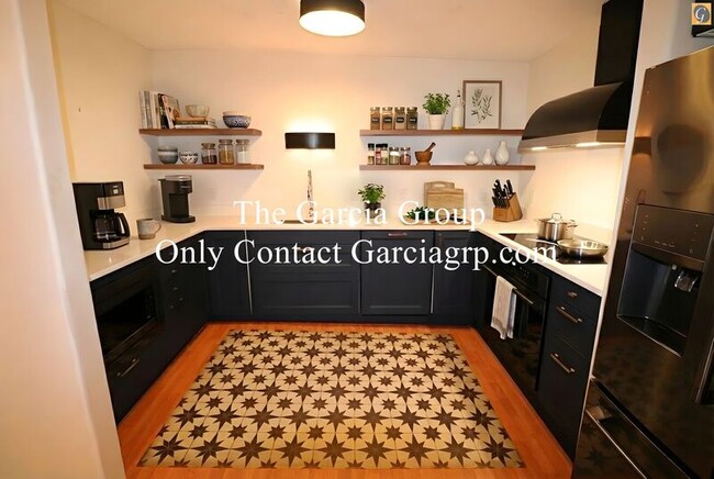 Building Photo - 2393 SW Park Pl Unit #206