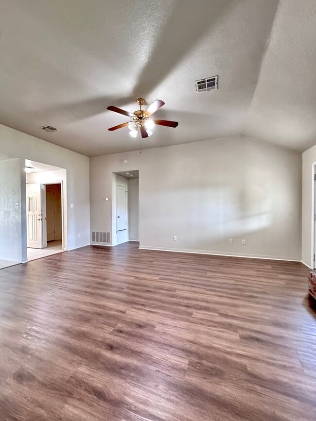 Photo - Inviting 3 Bedroom 2.25 Bath home in Hymesa Estates!