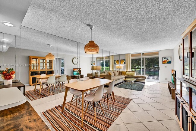 Building Photo - 3001 W Rolling Hills Cir Unit 210