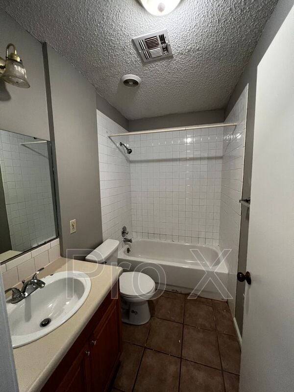 Photo - 911 E Quincy St Unit Apt B