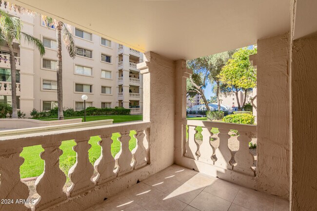 Photo - 7950 E Camelback Rd Unidad 107
