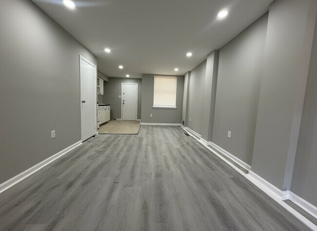 Photo - 2944 LeCount St