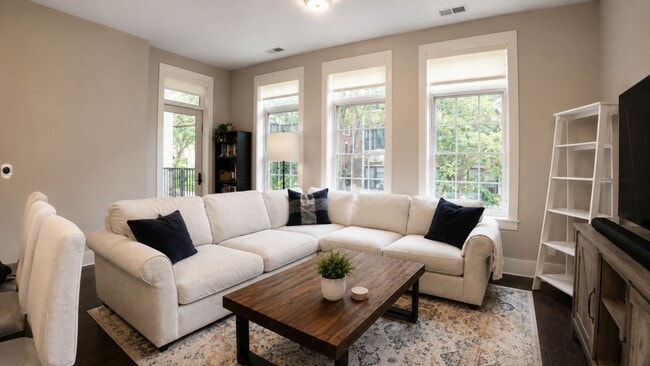 Photo - 2050 N Clark St Unit 206