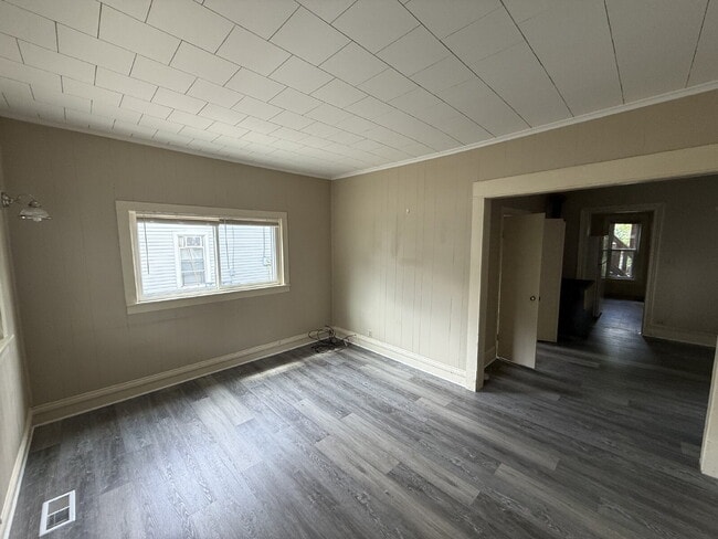 Building Photo - NW Side 1BR Unit 1 Rental