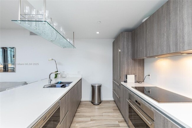 Building Photo - 801 S Miami Ave