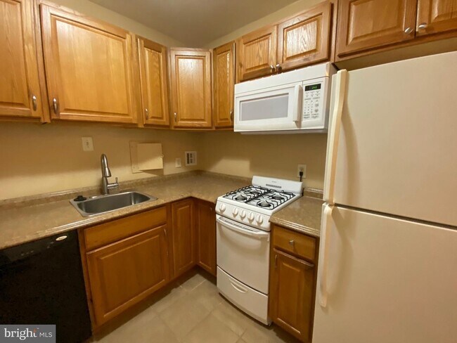 Photo - 950 25th St NW Unit 125-N