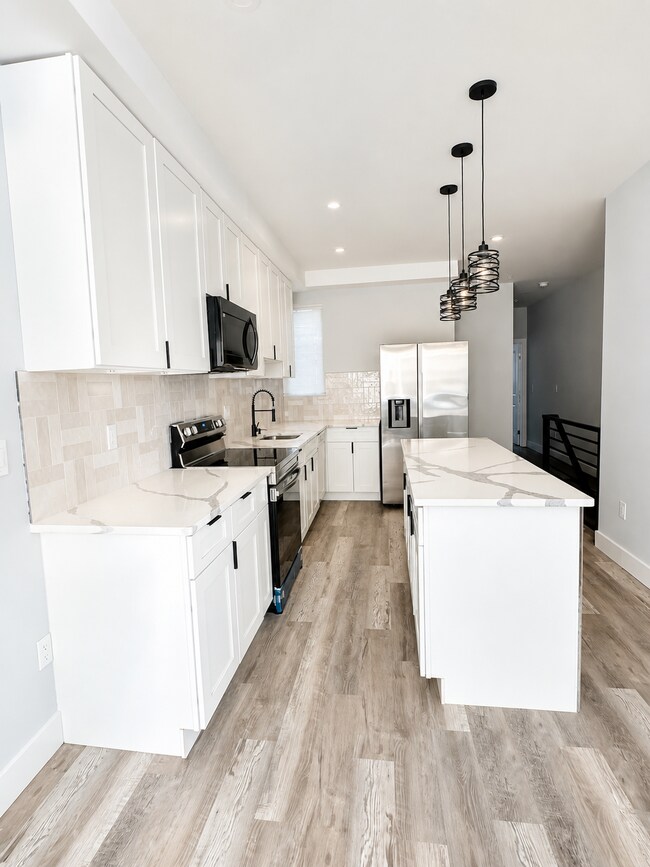 1533 N Lawrence St Unit 1st Floor