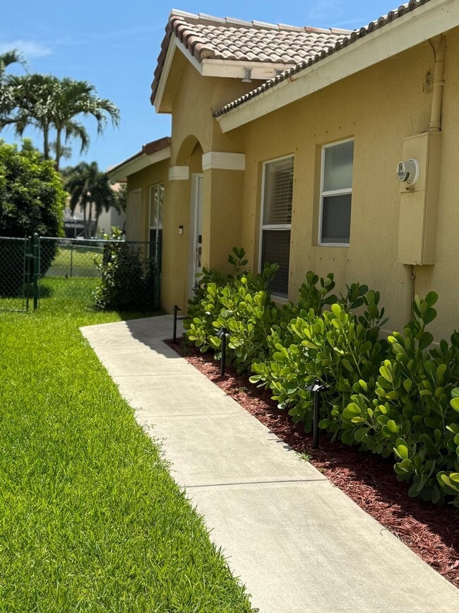Photo - 1139 Rialto Dr