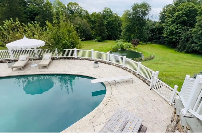 Photo - 172 Umpawaug Rd