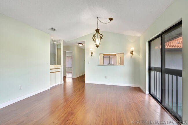 351 Club Cir Unit 207