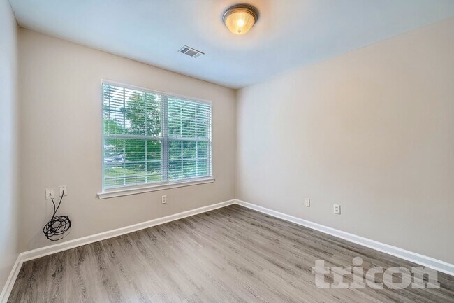 Photo - 5799 Village Loop