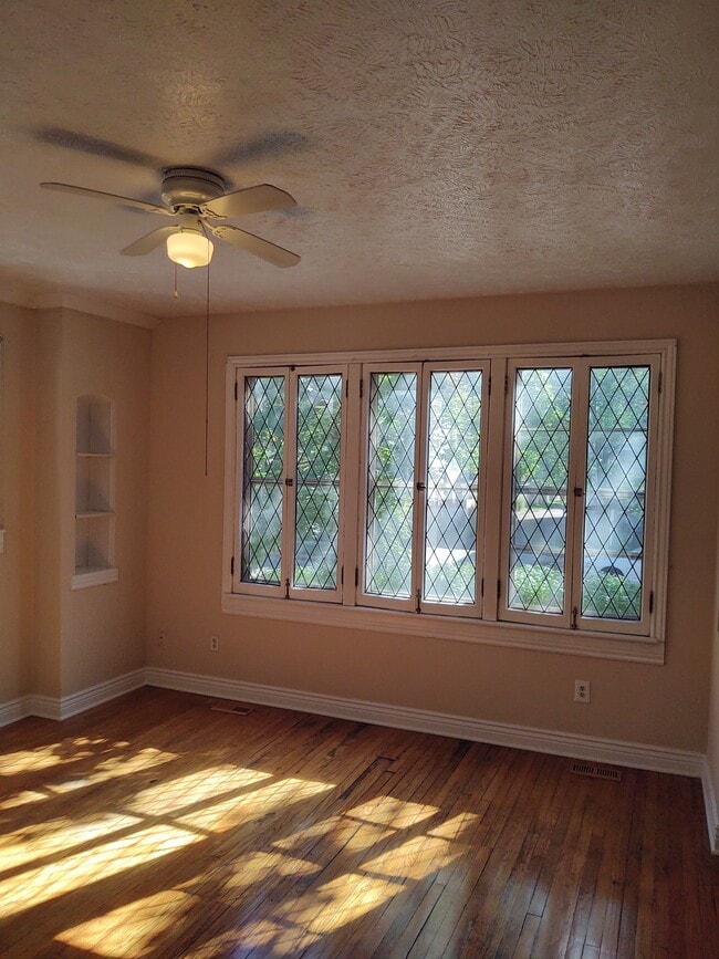 Living room southview