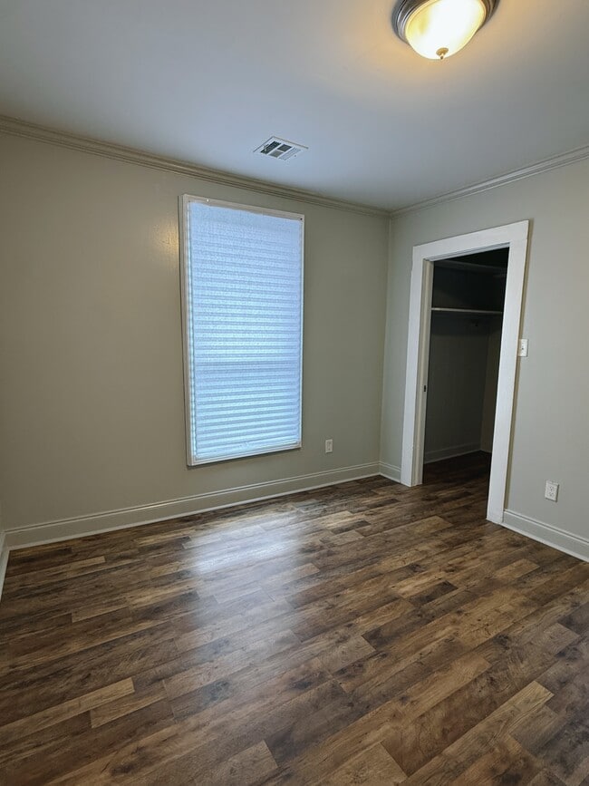 Photo - 1002 E Simcoe St