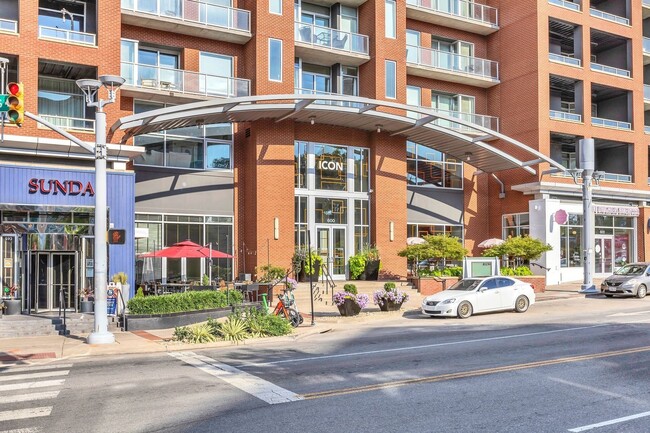 Building Photo - Awesome 1BE/1BA Condo in the Gulch w/2-res...