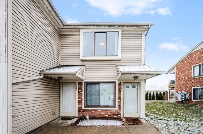 Building Photo - 30657 Hidden Pines Ln