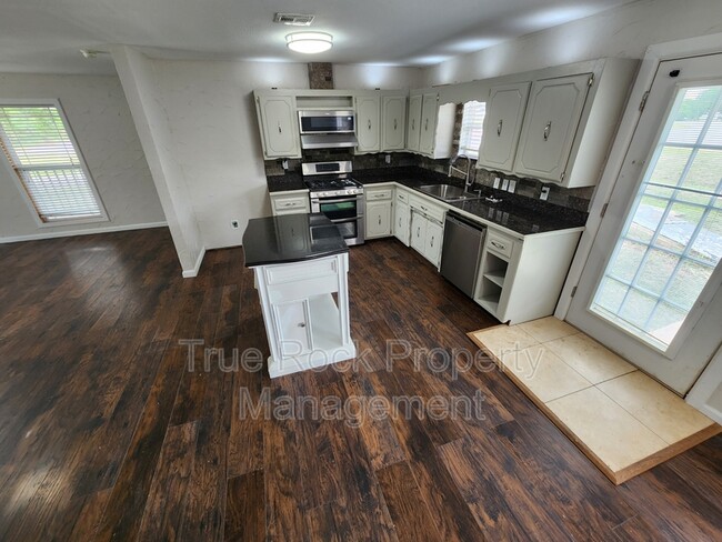 Photo - 101 N Division St