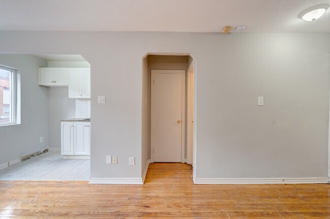 Photo - 38 Lambton Ave