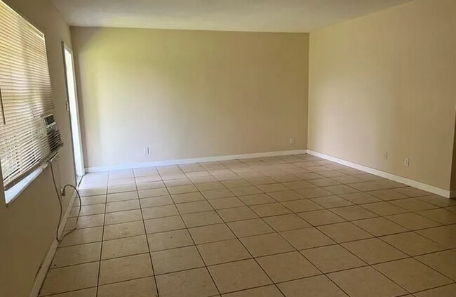 Building Photo - 513 SW 2nd Ct Rental
