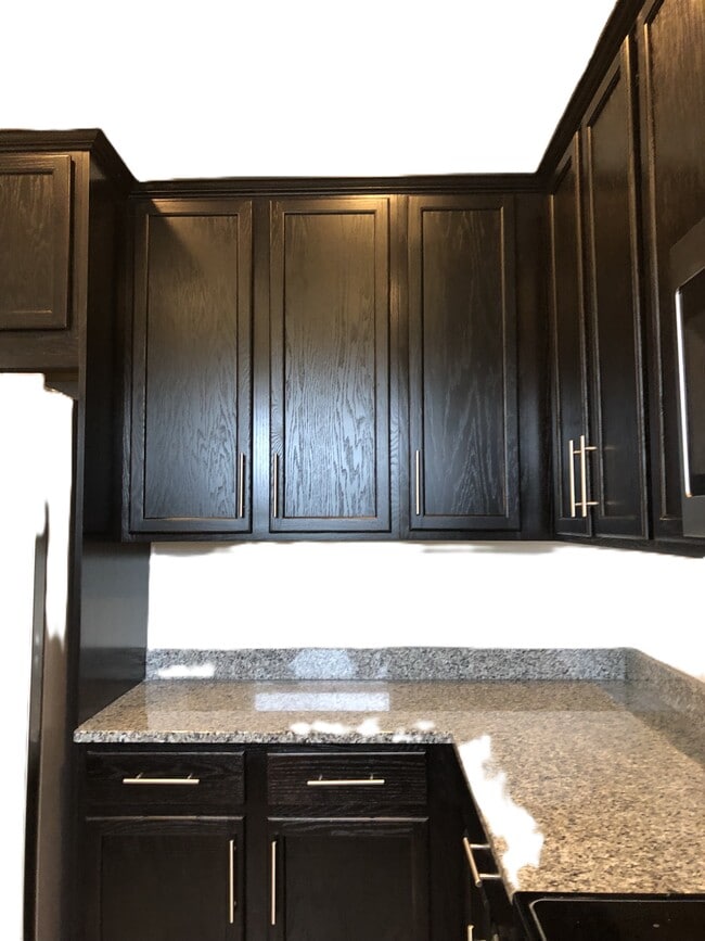 Building Photo - 557 Richmond Dr