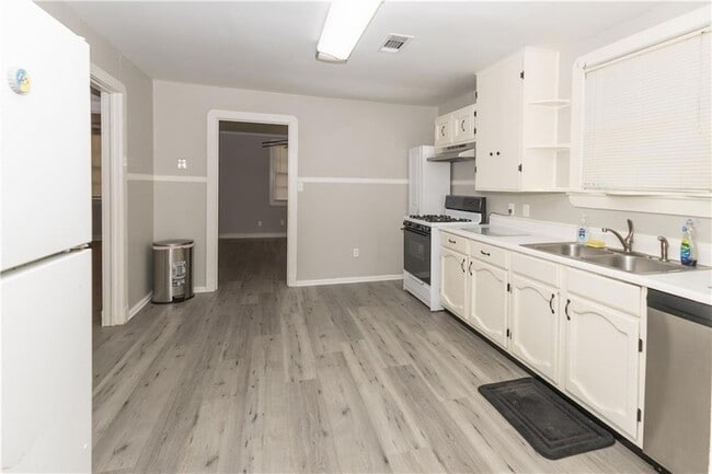 Photo - 558 Sunset Dr