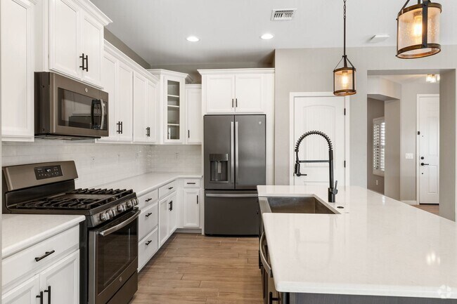 Building Photo - Beautiful 3 bedroom plus den! Rental