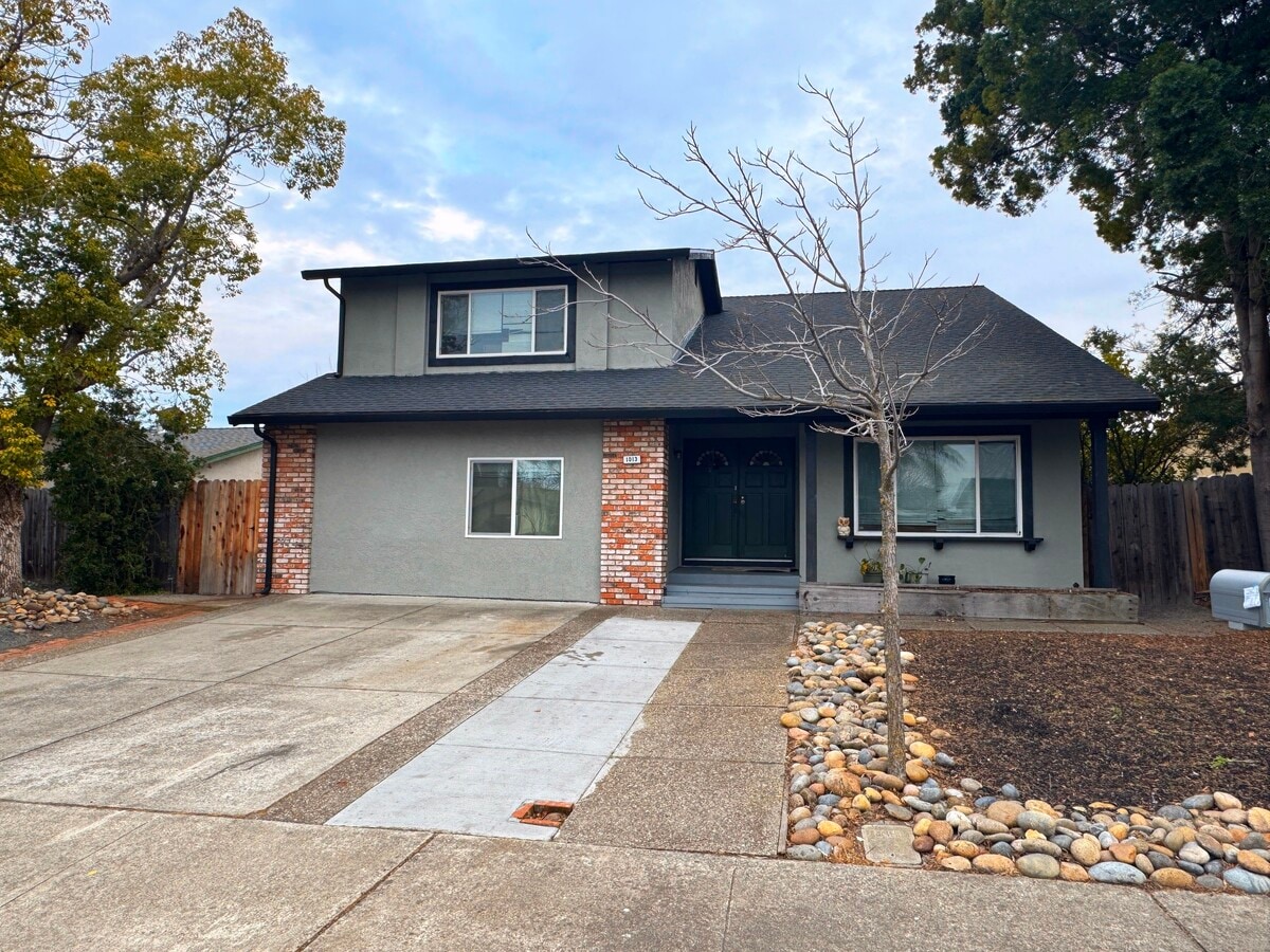 Photo - 1013 Doncaster Dr