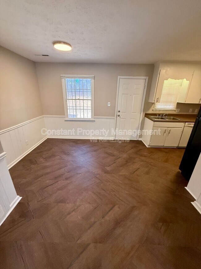 Photo - 1880 Clinton Rd