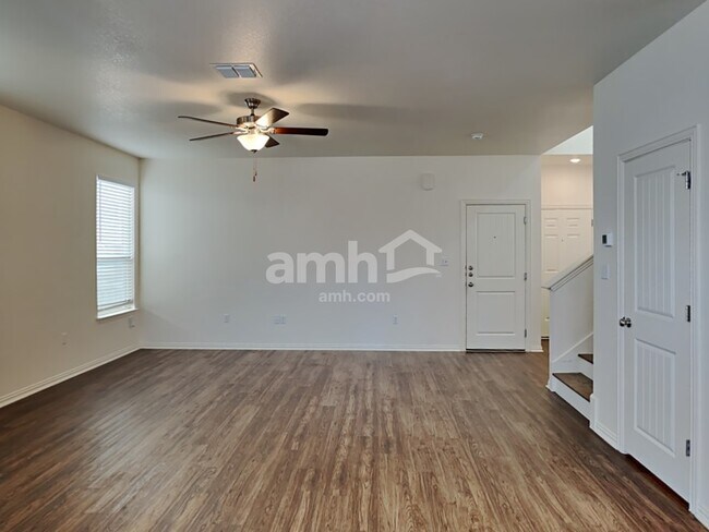 Photo - 2719 Spencebrook