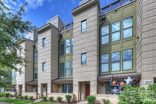 Building Photo - 1555 Duckworth Ave