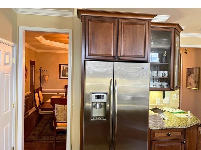 Photo - 9908 E Hill Dr