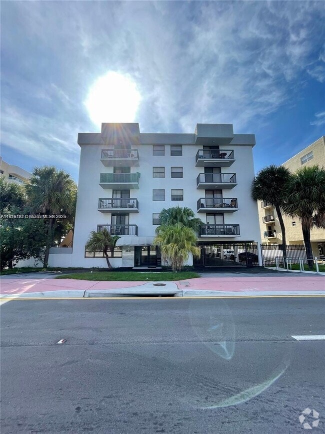 Building Photo - 3637 Indian Creek Dr Unit 403 Rental
