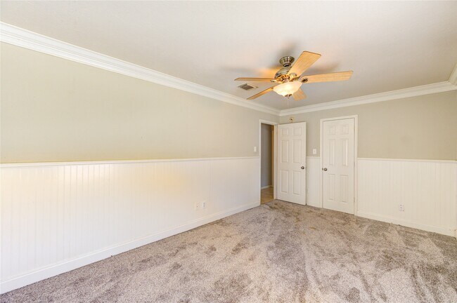 Building Photo - 9822 Memorial Crossing Dr