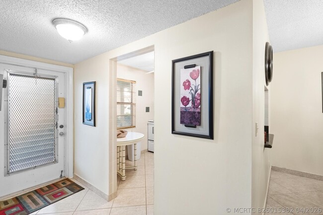 Building Photo - 3 Abbey Ln Unit 102