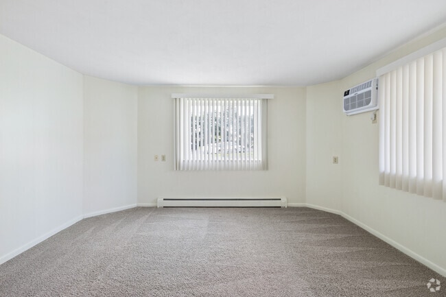 1BR, 1BA - 900SF - Living Room - Willow Stream Apartments North