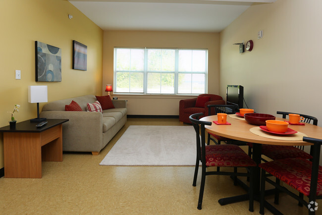 4 Bedroom 2 Bath - College Suites at Cortland Apartments