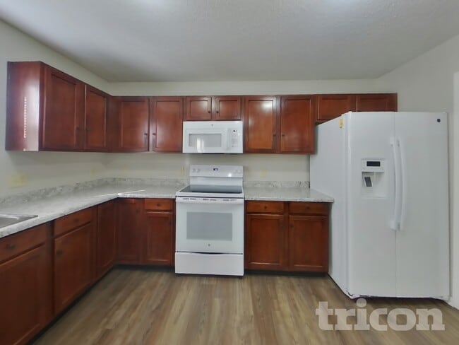 Photo - 824 Streamside Dr