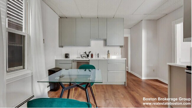 Photo - 823 Dorchester Ave