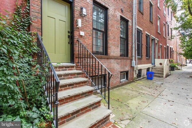 Building Photo - 1926 Bainbridge St Unit B Rental