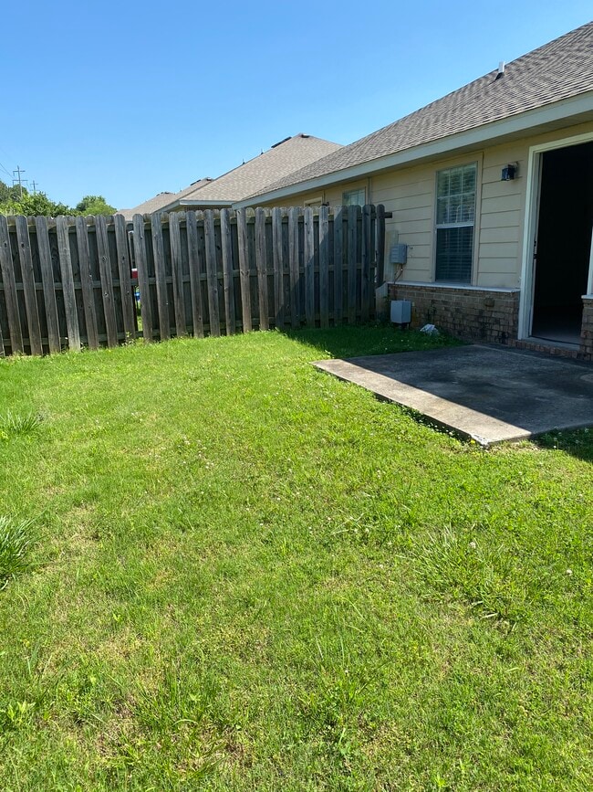 Photo - 2795 N Seneca Ave
