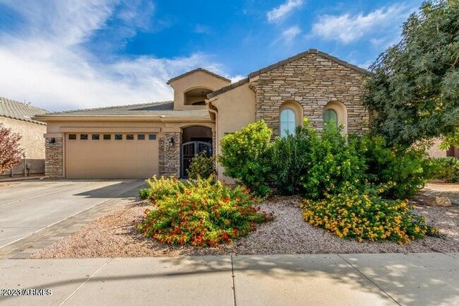Photo - 193 E Cres Pl