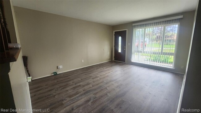 Photo - 2523 Empire Dr