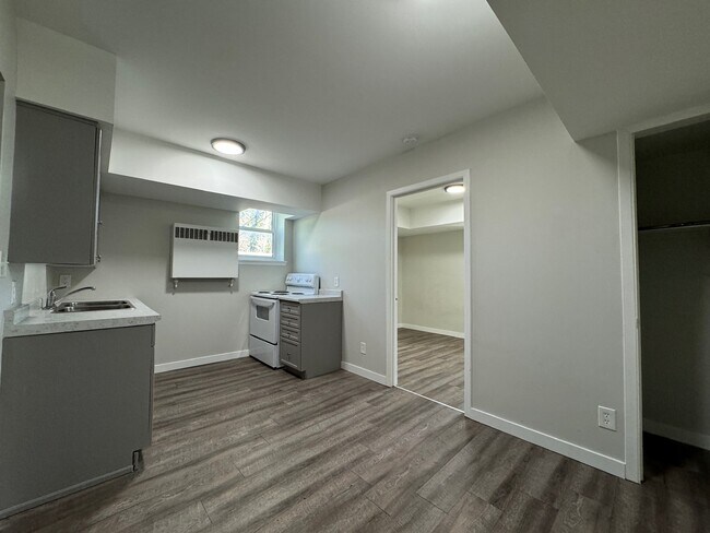 Photo - 1 Bedroom 1 Bathroom! Unit 11