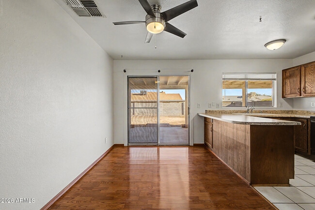 Photo - 1455 W Mohawk Ln