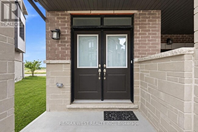 Photo - 55 Holyrood Cres