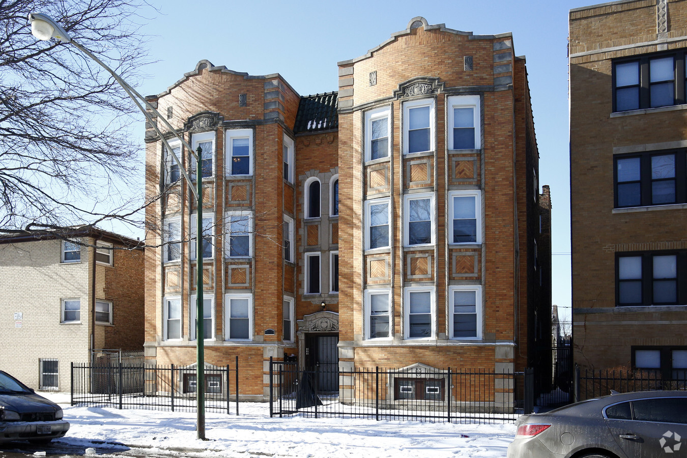 8246 S Maryland St - 8246 S Maryland St Apartments