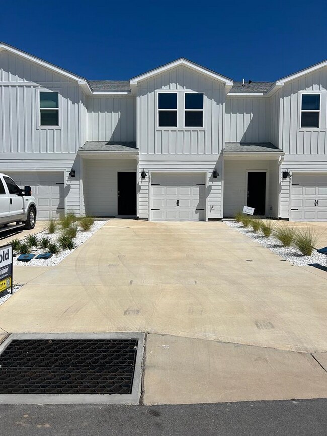 Building Photo - 396 Salt Creek Lane Rental