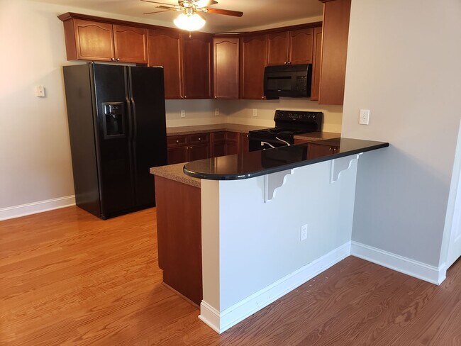 Photo - Great upper level condo convenient to everything